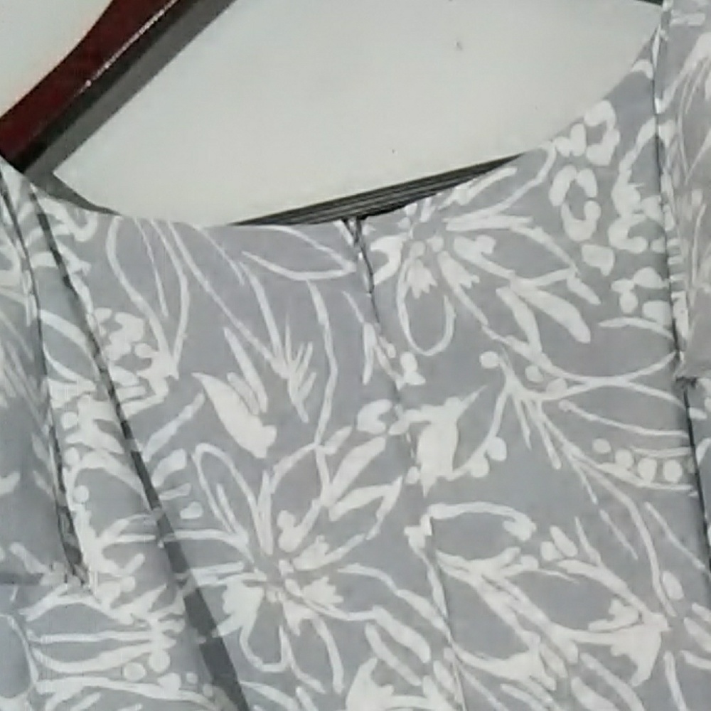 2 dresses - Picture 2 of 4